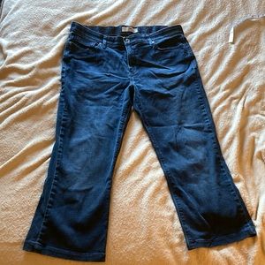 Women’s denim jeans. Size 18M. Levi’s. Excellent condition.